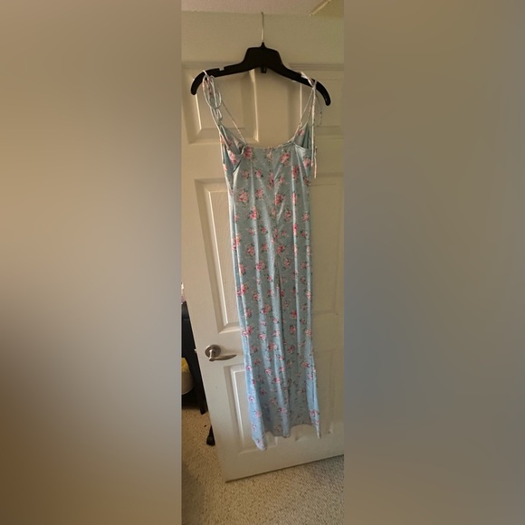 Two Dresses Rarely Worn - Picture 4 of 4